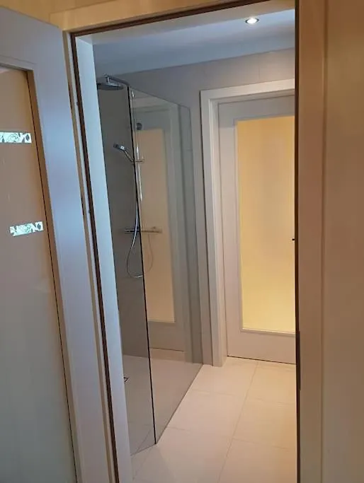 Апартаменты Spacious Modern 3 Bedroom Aparment Прага