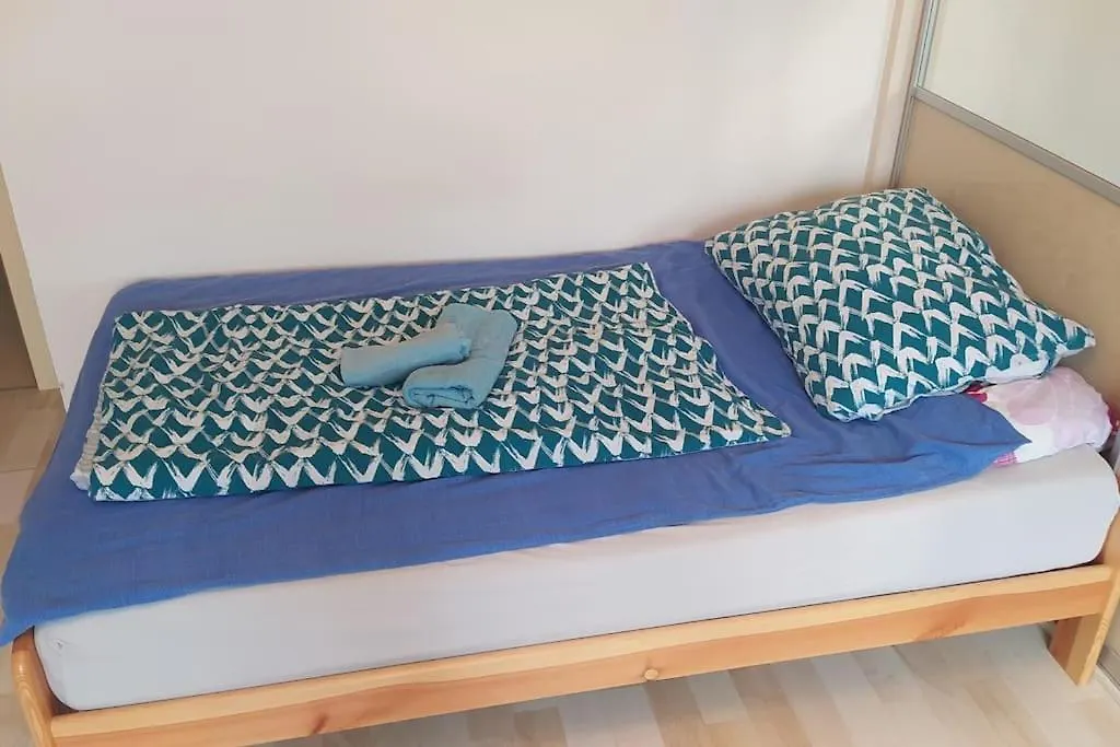 Spacious Modern 3 Bedroom Aparment Прага